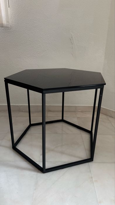 Mesa Auxiliar Hexagonal Preta em Vidro