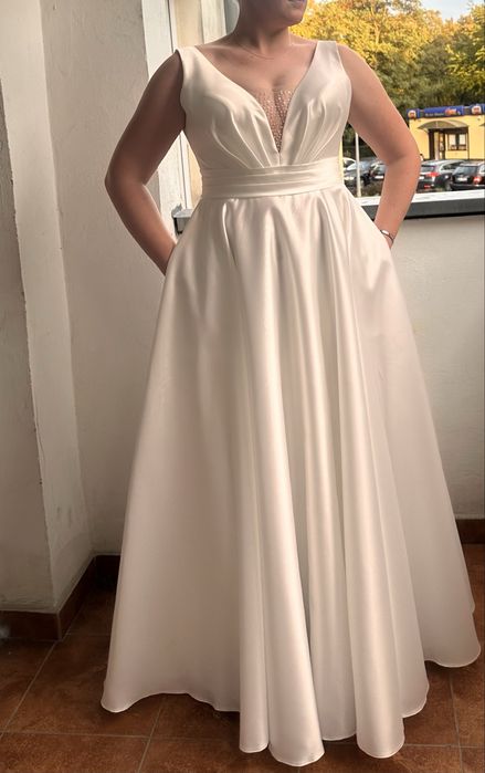 Suknia ślubna satynowa 40/46