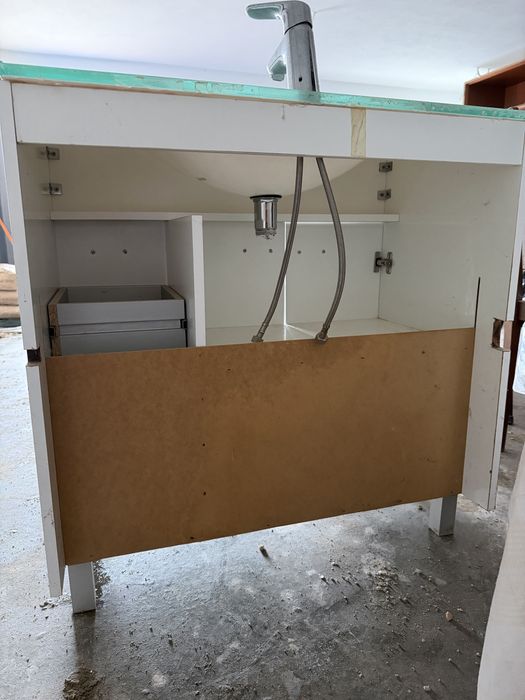 Movel e lavarorio de casa de banho