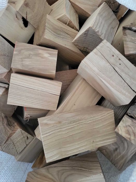 Opał, drewno suche liściaste, worki. KOMINEK