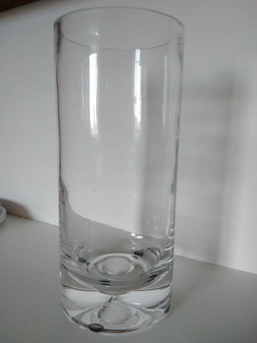 Vaso decorativo em vidro grosso, base antiderrapante (30cm)