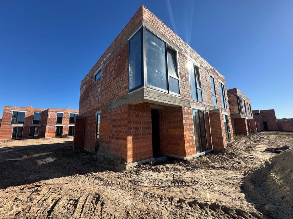 Крайній таунхаус з терасою на 3 сотках в Ірпені