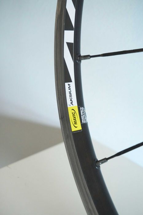 Roda dianteira Mavic Akisum