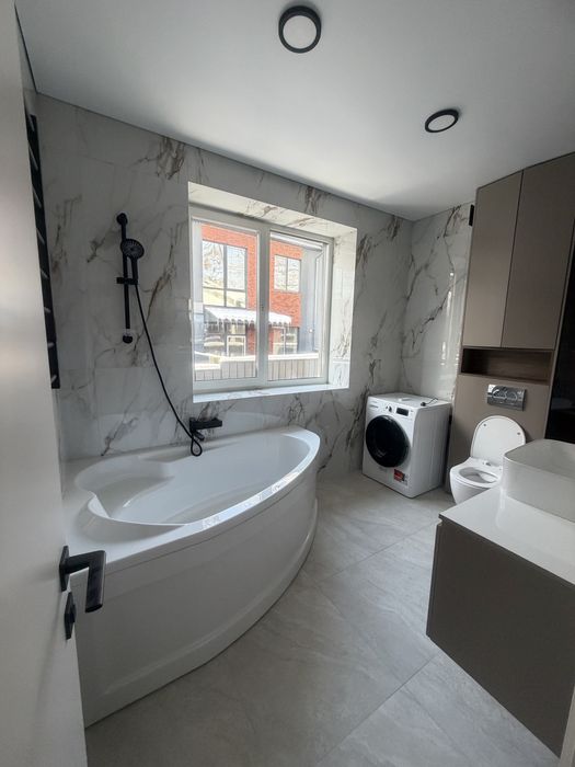 Таунхаус з балконом 100м2. Новий якісний ремонт. Газ