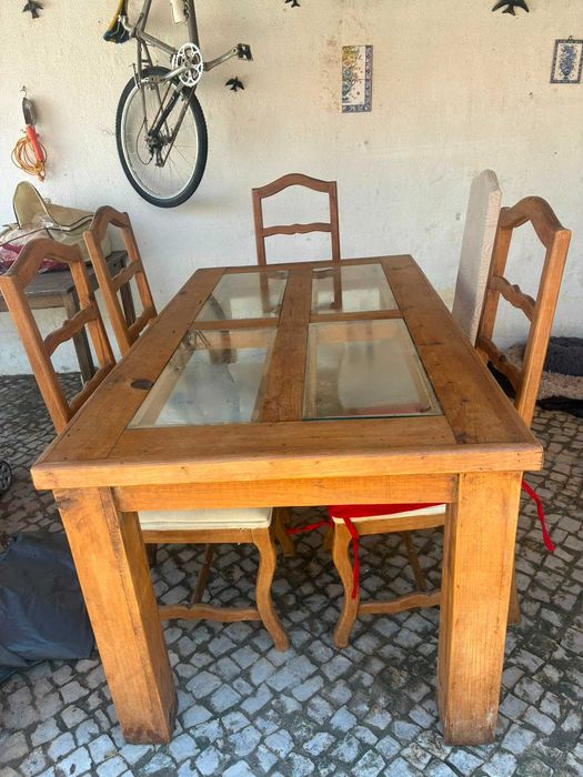 Mesa de Jantar em Madeira Maciça + 5 Cadeiras