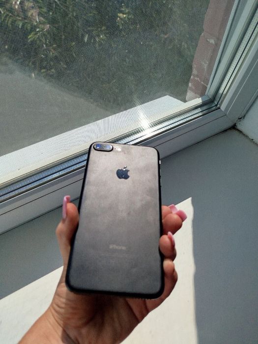 айфон  сім плюс все працює