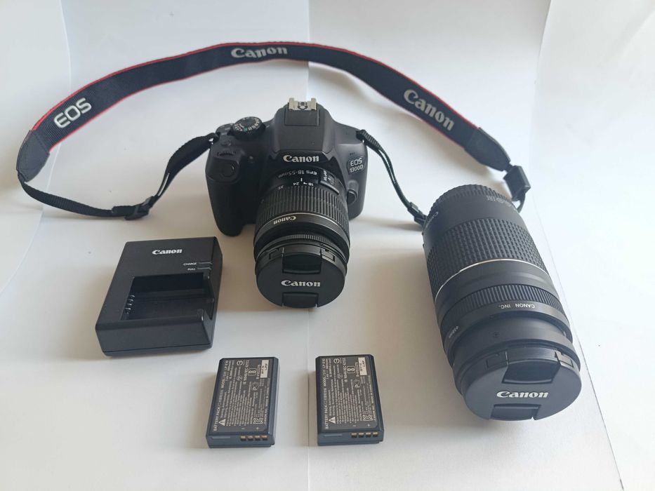 Canon 1300D + 18-55 mm + 75-300 mm.
