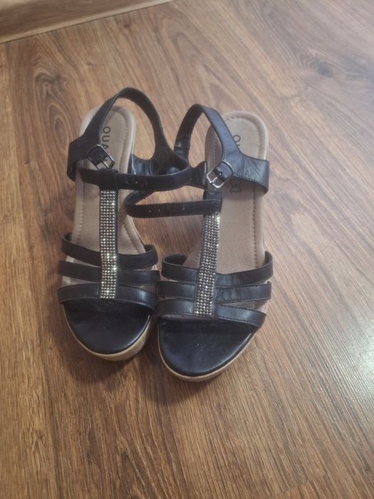 Buty na koturnie