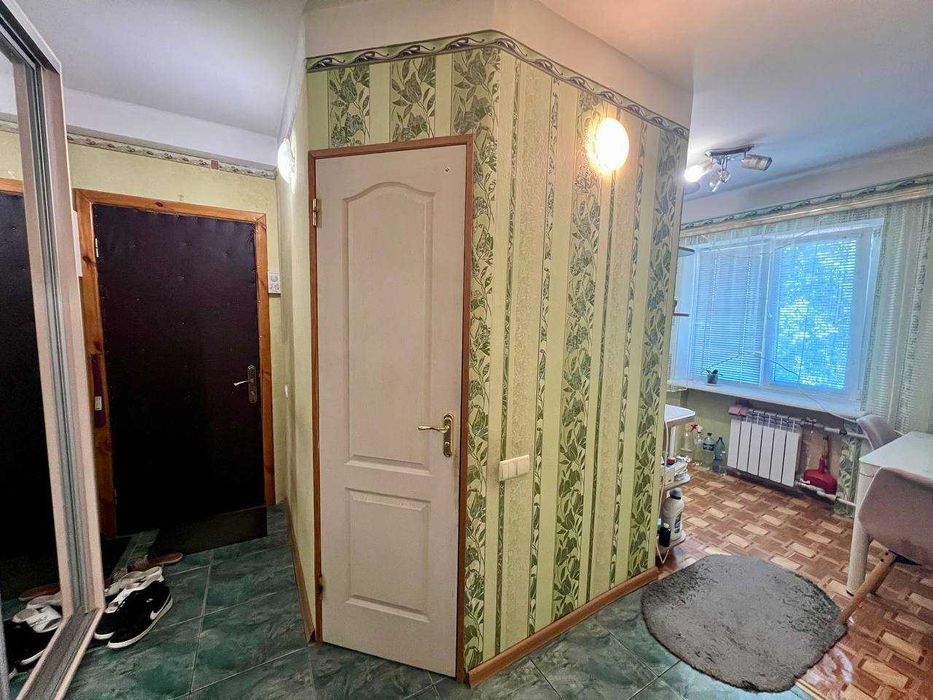 Продам 2х комнатную район "Варуса"