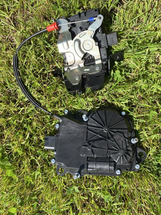 Jaguar i pace замок кришки багажника задній