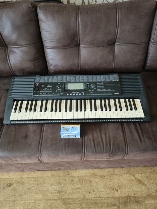 Yamaha PSR-320 синтезатор з автоакомпанементом, динамічні клавіші