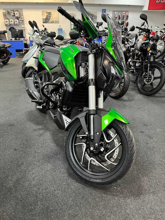 Мотоцикл Bajaj Dominar 400