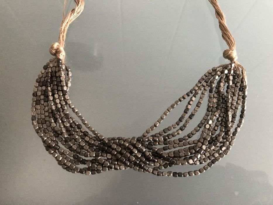 Colar comprido com pulseira