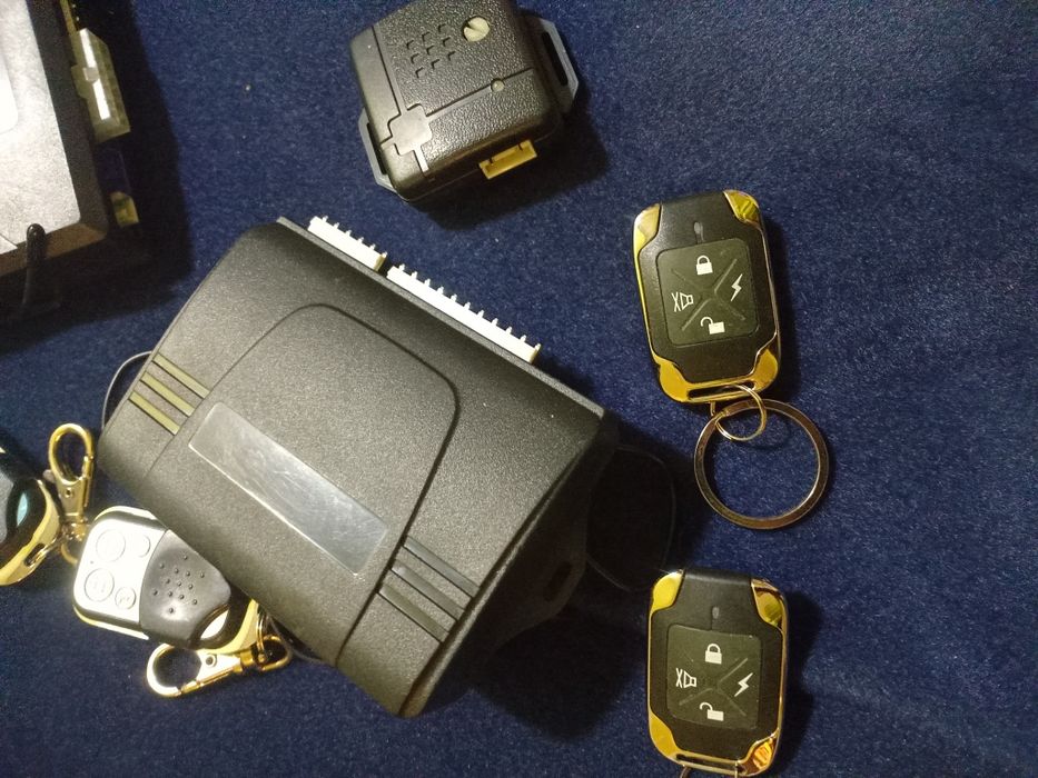 Сигналізація на авто 2шт