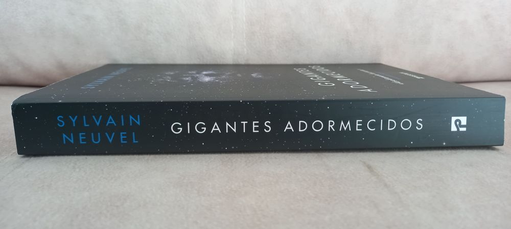 Gigantes Adormecidos - Sylvain Neuvel (NOVO)