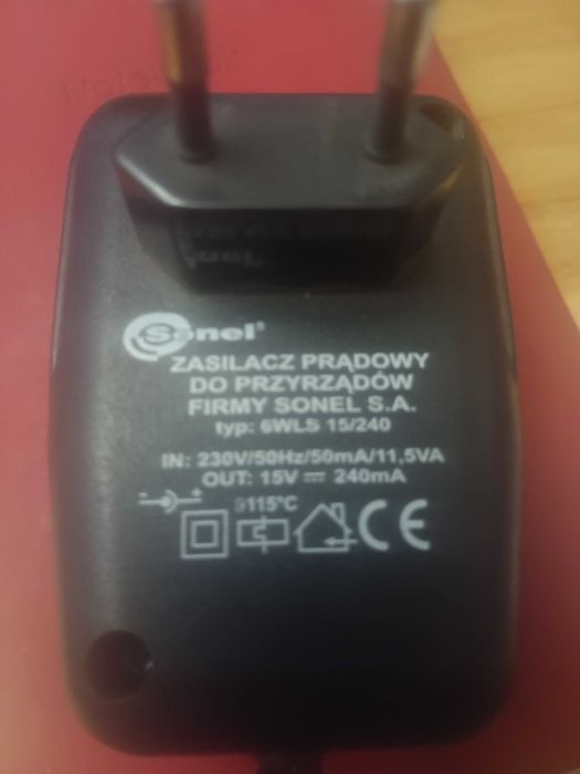 Zasilacz do ładowania akumulatora Sonel