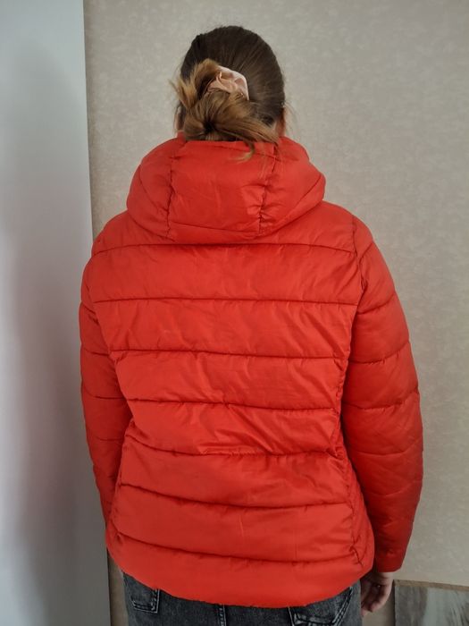 Демісезонна жіноча куртка