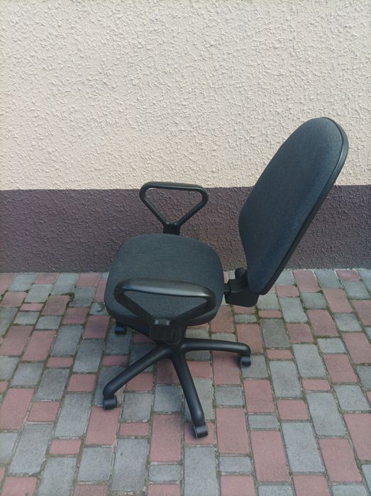 Продам крісло офісне