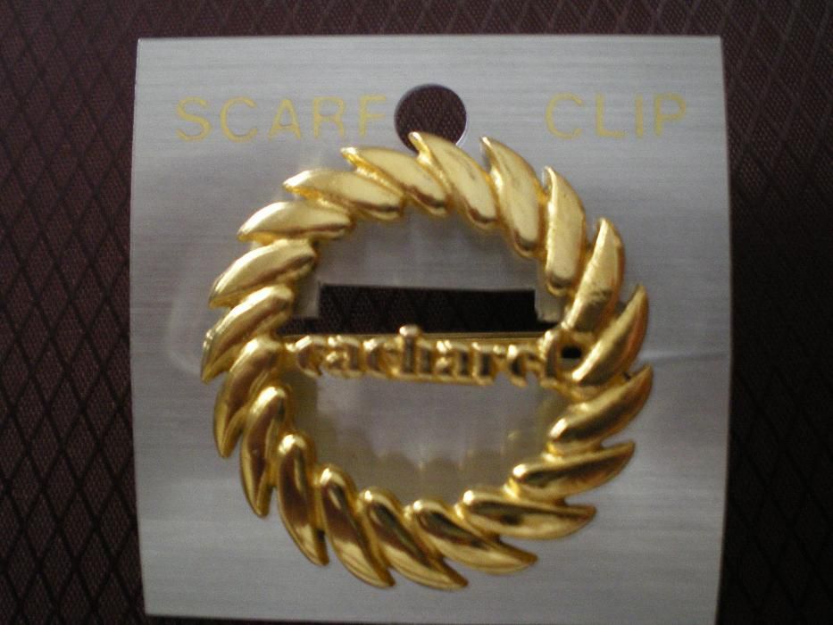 Prendedor p/ lenços da Cacharel novo