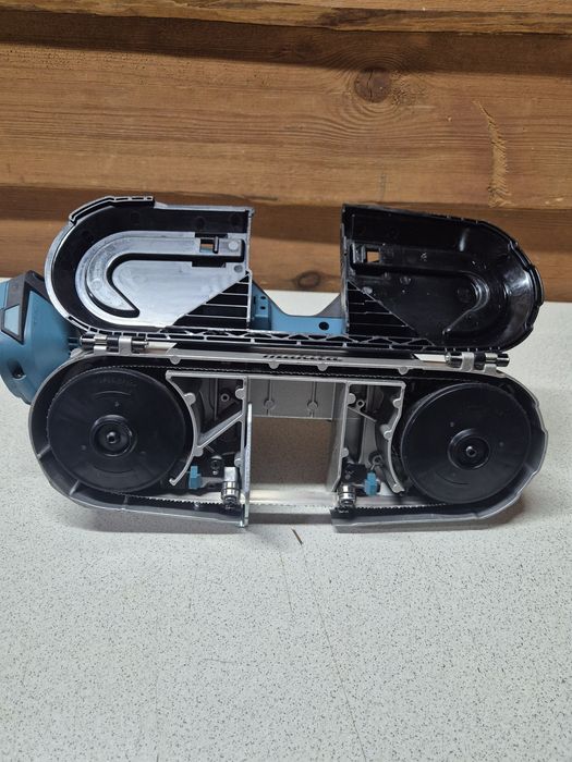 Makita Przecinarka Taśmowa