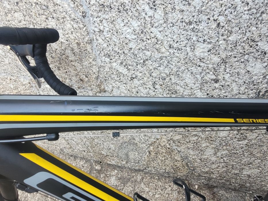 Bicicleta de Estrada GT Series 4.0 – Alumínio/Carbono – Shimano Claris