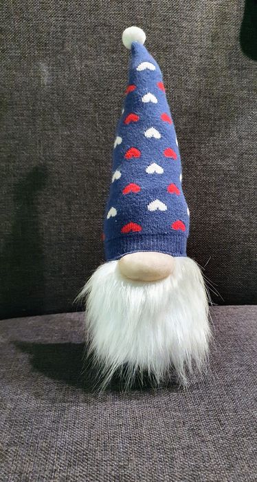 Skrzat Krasnal miekki w serca 37 cm WALENTYNKI