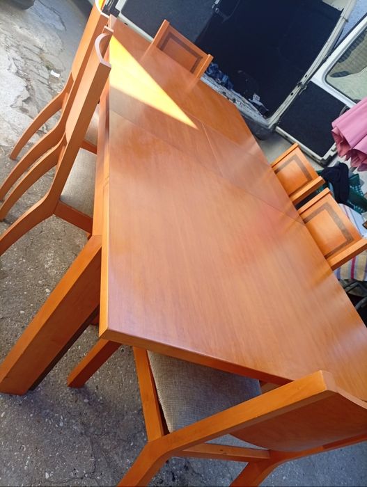 Imponente mesa jantar com cadeiras