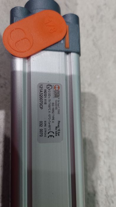 Siłownik  pneumatyczny Metal Work z TŁOCZYSKIEM D32x70