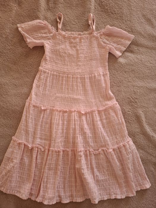 Продам плаття на дівчинку 9-10 років