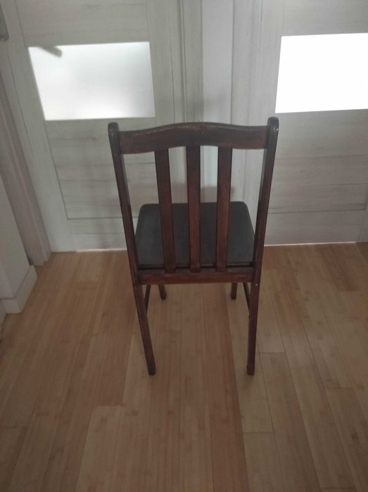 Stare krzesło dębowe PRL