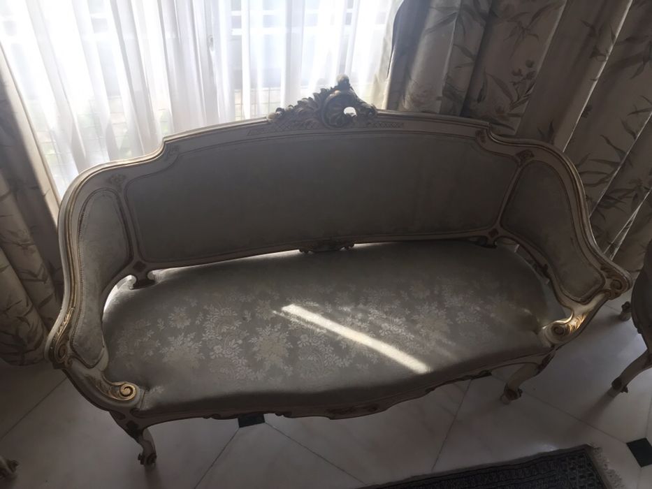 Mobiliario Louis XV em estado impecável