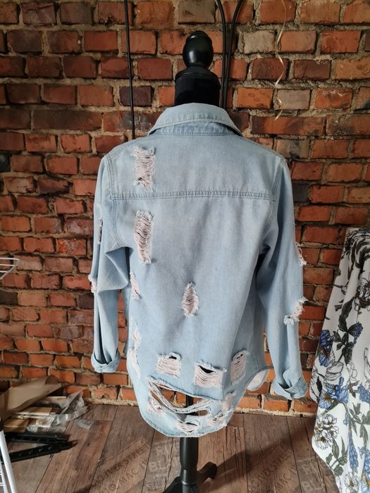 Kurtka jeansowa dłuższa przetarcia dziury modna