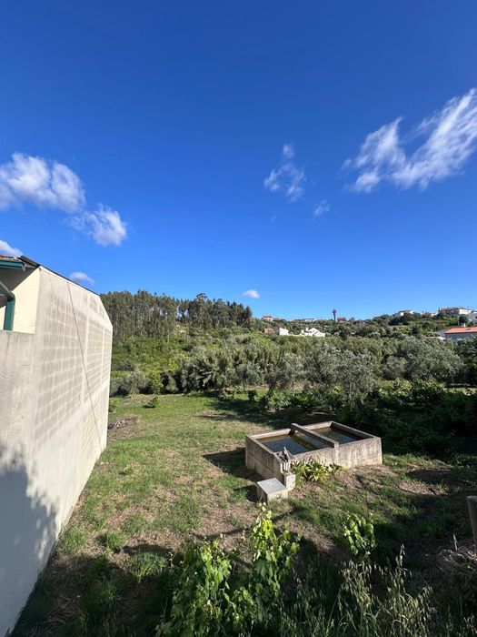 Garagem com 1.200 m² de Terreno e Furo em Carvalhal, Abrantes | Potencial para transformação em Moradia