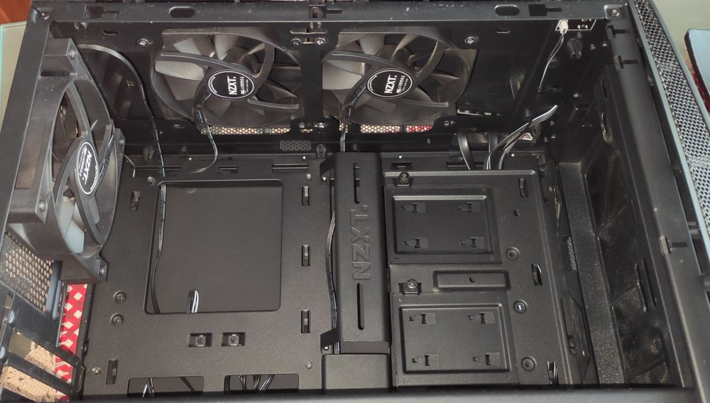 Caixa NZXT Manta