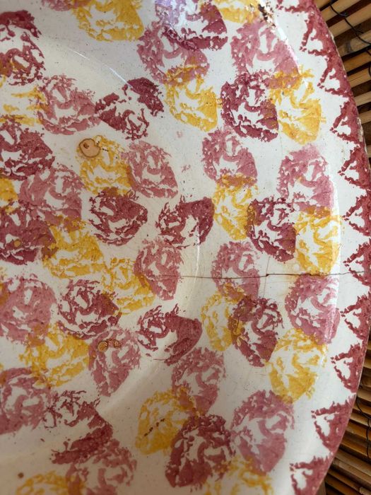 Loiça antiga "esponjosa" para coloeção ou decoração