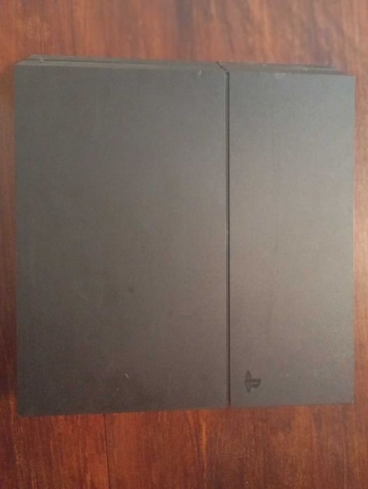 ps 4 fat+podstawka ,1 pad  i 5 gier