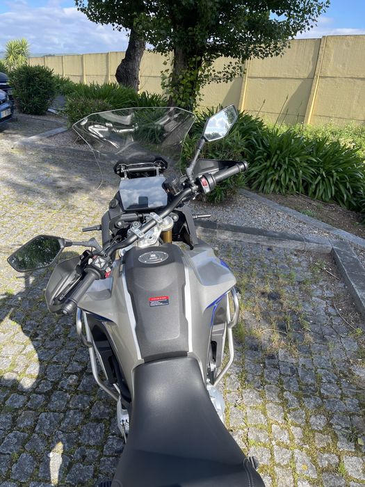 Voge 900 DSX com extras