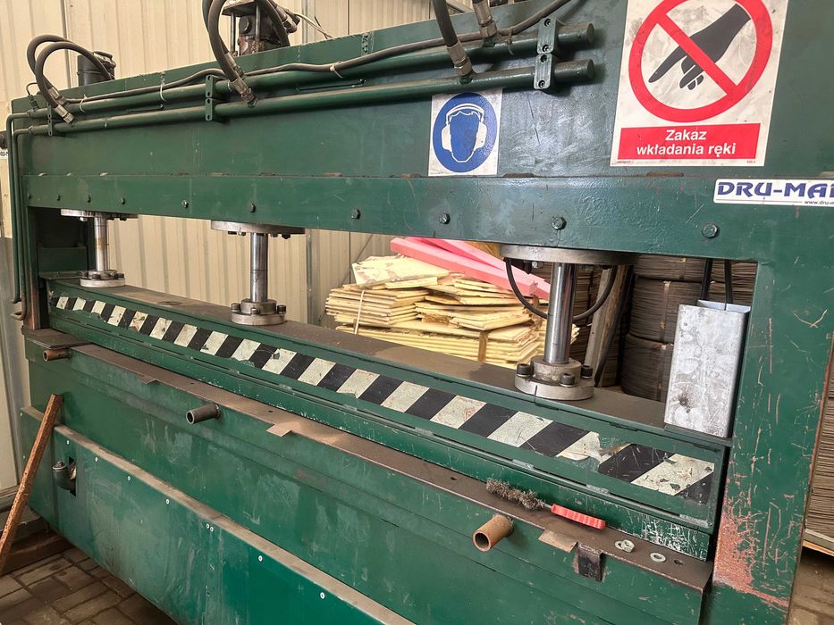 Zgrzewarka wielopunktowa do produkcji paneli ogrodzeniowych