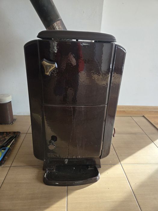 Piec typu koza, sprawny, w dobrym stanie.