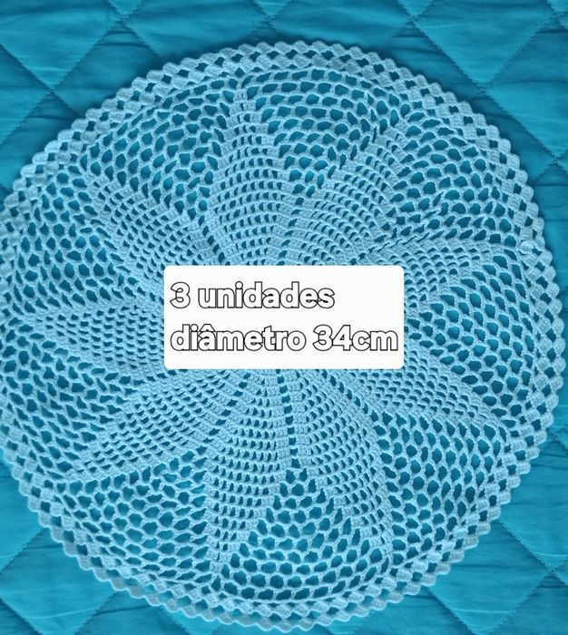 Naperão em crochê branco