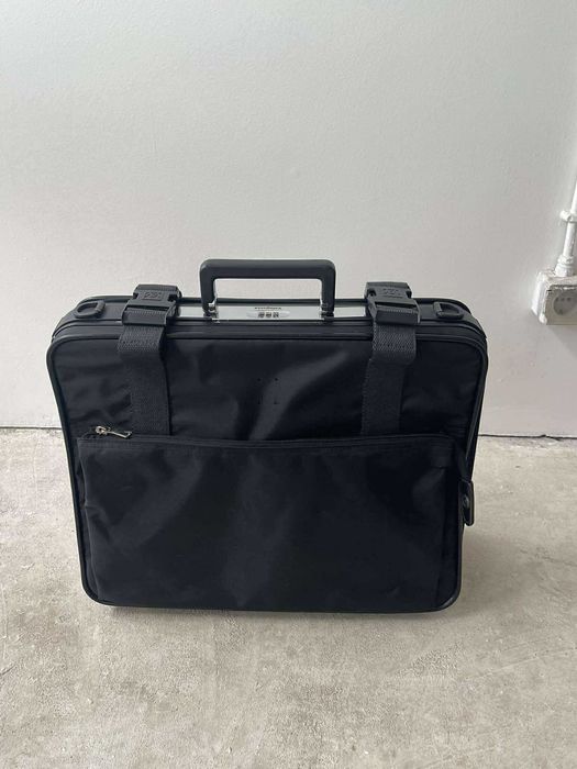 Mala de viagem pequena, moderna