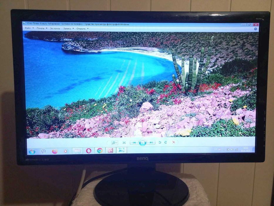 LCD монітори  BenQ GL2450, Fujitsu Siemens L22W-8.