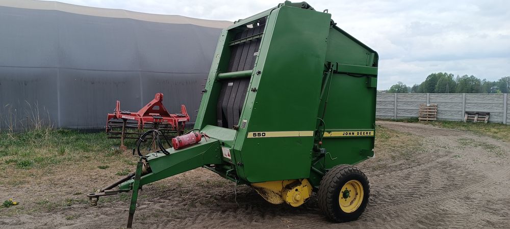 Prasa John Deere 550