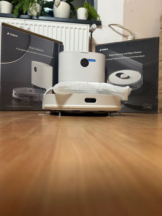 Odkurzacz  mopujacy ze stacją Roidmi