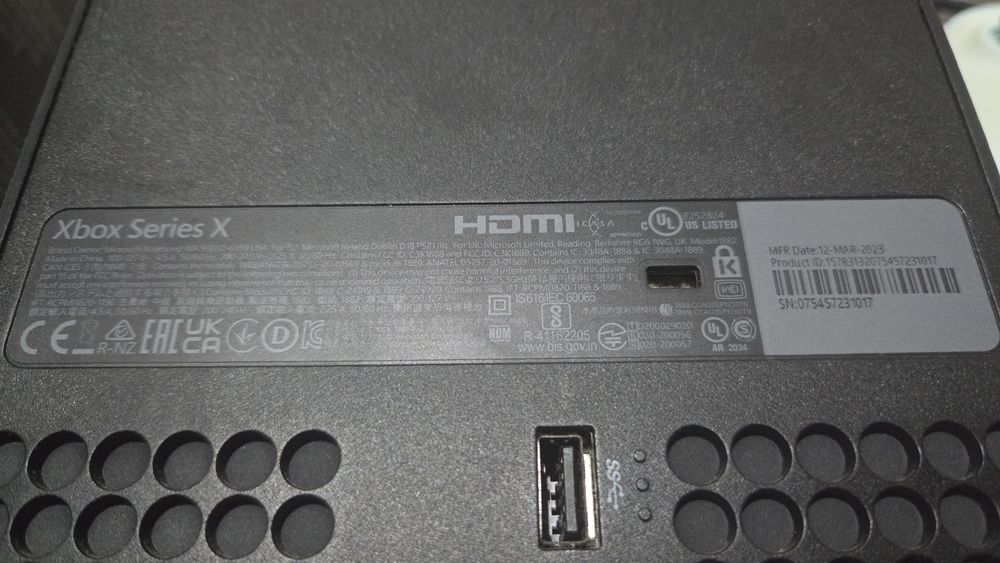 Xbox series X 1TB + disco WD 1TB + 2 comandos