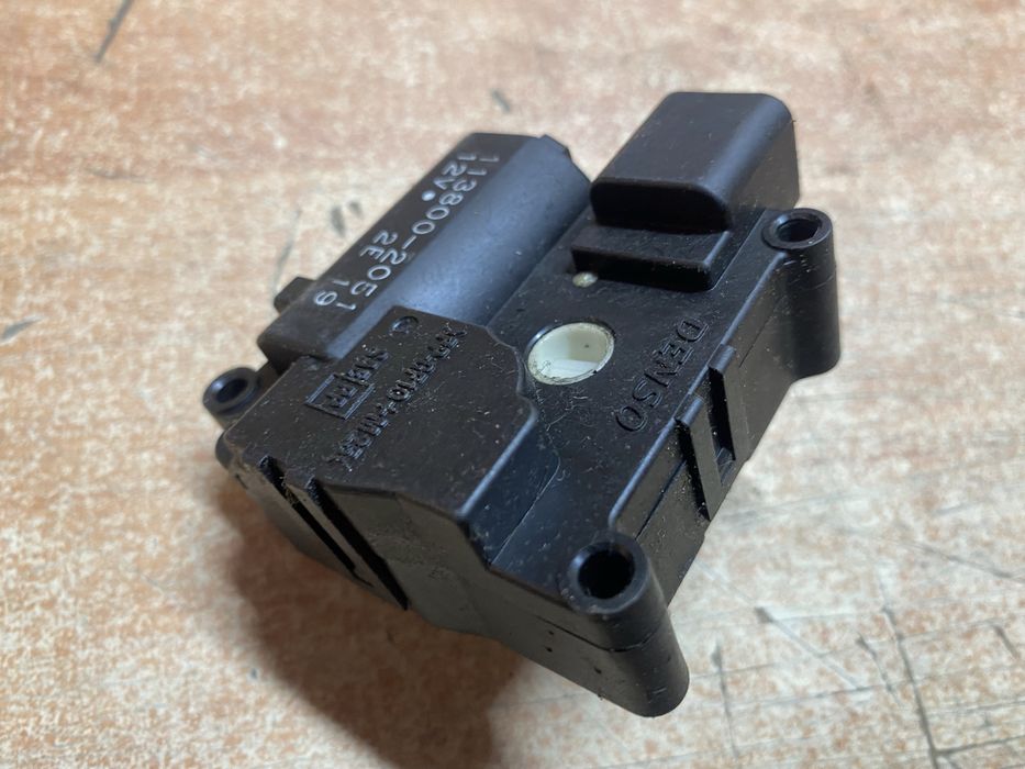 Toyota Avensis T25, Corolla. Mitsubishi. Сервопривід пічки, заслонки.