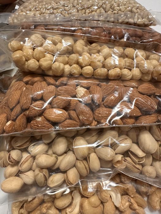 Горіхи.сухофрукти.Кедровий.пекан.Фісташка.Арахіс.кешʼю.Макадамі.Курага