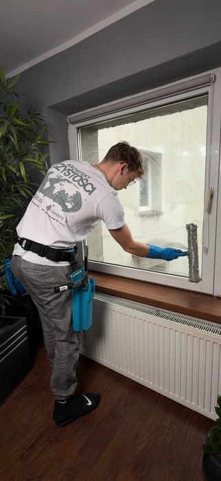 Specjalistyczne mycie okien, przeszkleń, witryn, balustrad Sosnowiec