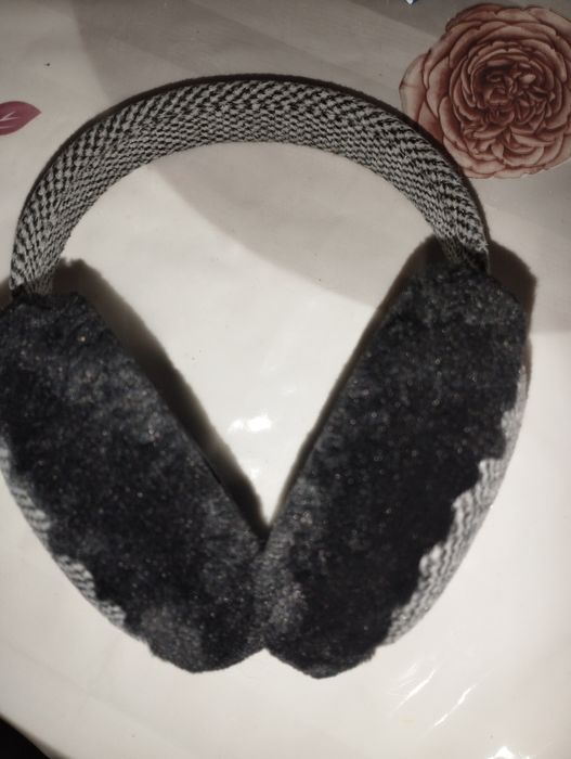 Продаю,Теплі навушники.