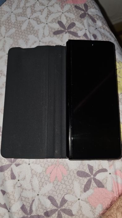 Tenho um samsung galaxy z fold 3 pra venda em muito bom estado